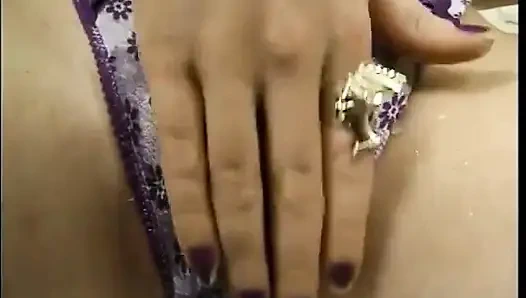 Edepsiz kızıl saçlı tatlı turta Daejha Milan sert amcık sikişinin ardından göğüslerini dölle kaplıyor