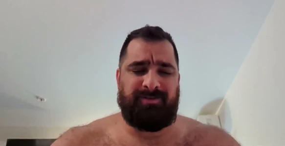 Seksi ayı ziyarete geldi