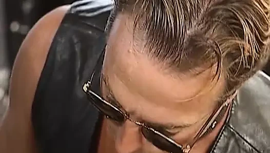 Büyük memeli Alman fahişe bdsm grup sekste götten sikiliyor ve domine ediliyor