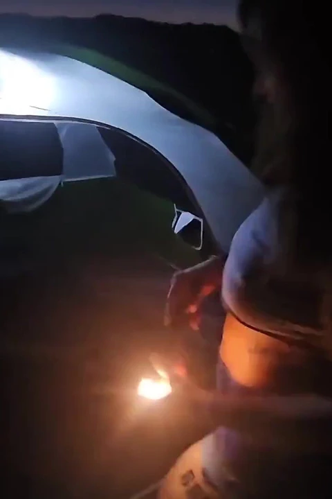 Bay Kockz ve Kamp Danışmanı (Simone Steele)