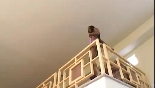 Büyük beyaz sağlam bir yarak için ateşli zenci sürtük!