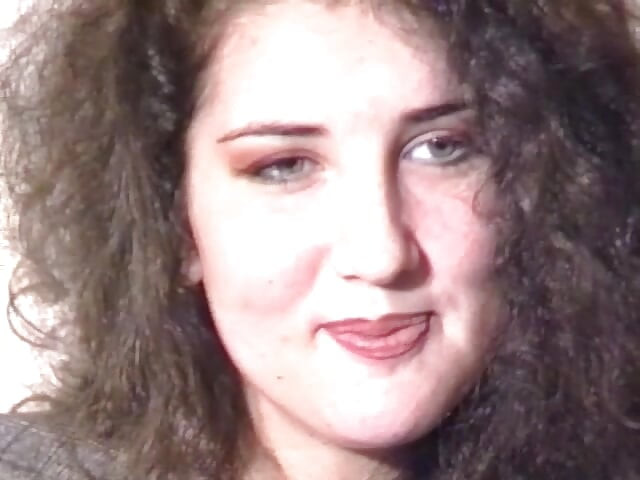 Büyük memeli Fransız hatun bir adamı iş için memnun ediyor
