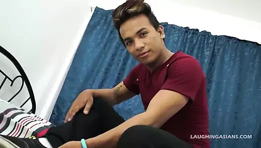 Asyalı twink derick ayak fetişi mastürbasyon yapıyor