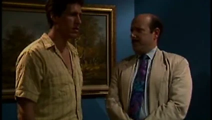 Sarışın sürtük yiyor ve parmaklar busty sarışının amını sonra yapay penis ile sikikleri