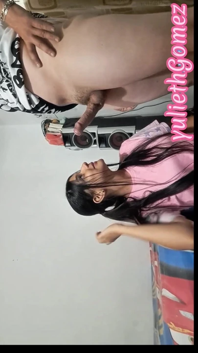 WITH MY STEPBROTHER I GIVE HIM A GREAT DELICIOUS BLOWJOB UNTIL HE MAKES HIM COME