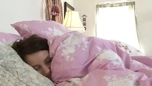 Seksi genç lezbo babes aşk için yemek kedi