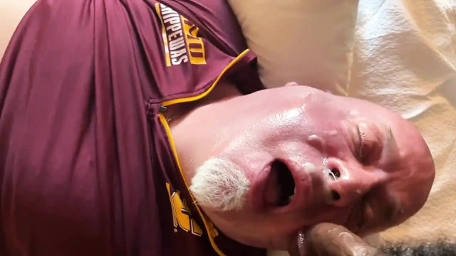 Beardaddychub birçok yüze boşalma alıyor!