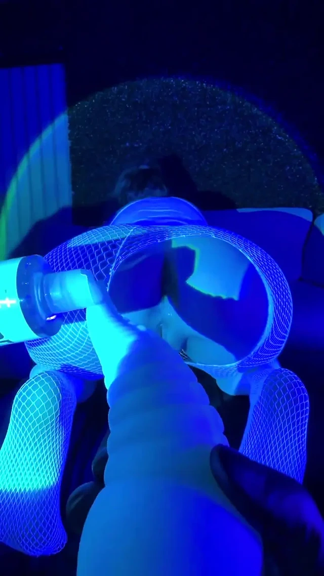 Mükemmel amcıklı balon götlü büyük dildo ve yarak alıyor