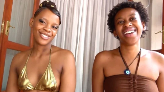 Ev yapımı açık havada arka sürtük üçlü grup seks büyük zenci yarağı yüze boşalma döl yutuyor