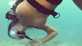 Suyun içinde sikişmek