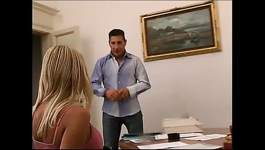 Ateşli orta yaşlı seksi kadınlar için sert seks büyük yaraklarla sikiliyor (tam film)