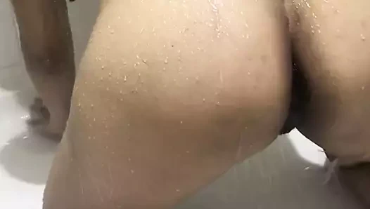 Duşta lezzetli göt