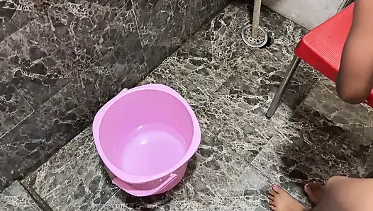 Ne zaman yanlış bir jest yaptı, aynı zamanda fırsatı kaçırmadı, penisi ağzına koydu sonra