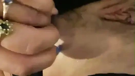 Orta yaşlı seksi kadın- romantik sevgililer günü hediyen