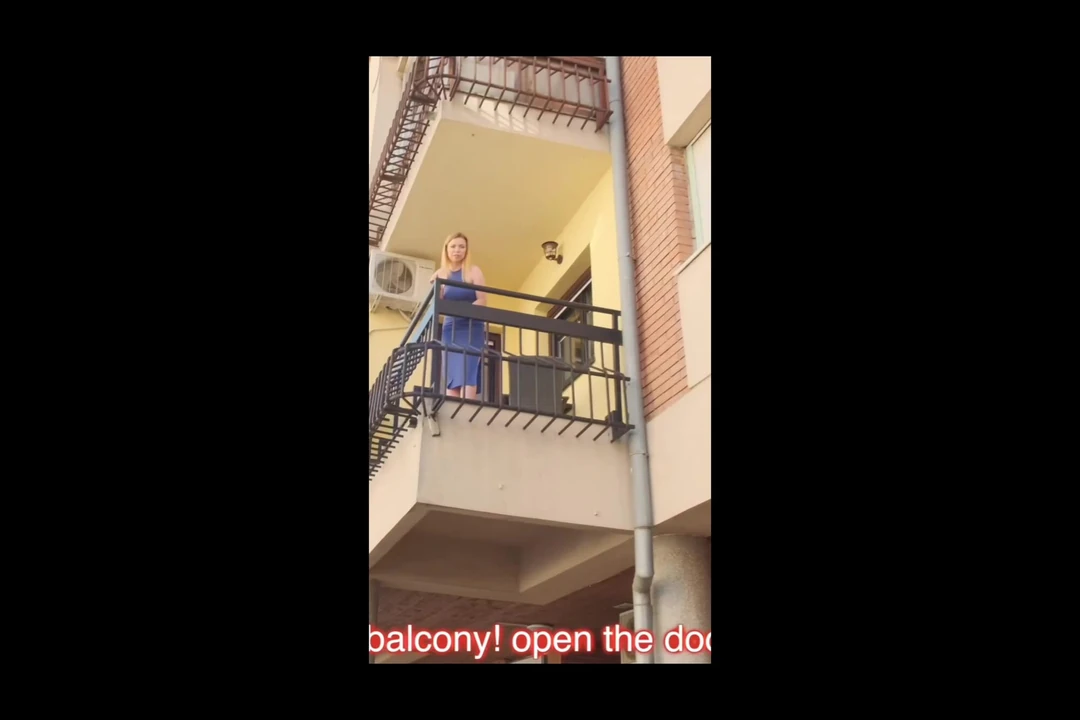 Помог мне выйти