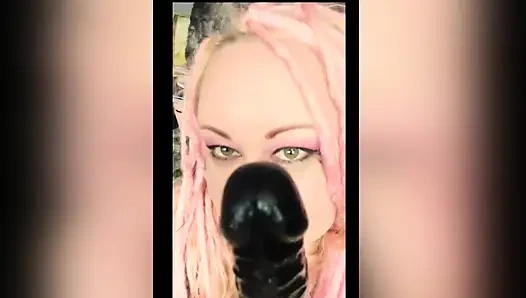 Kız arkadaşına bir grup zengin adamın porno fahişesi olduğun için 5 milyon teklif edildi