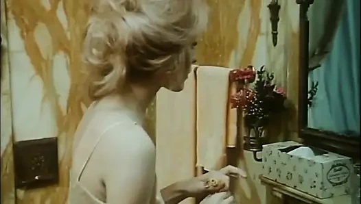 Bahçede klasik üçlü seks