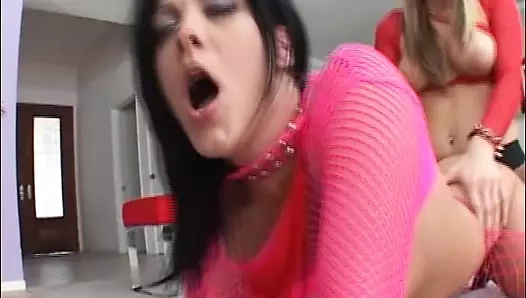 Busty sarışın Alman bebek hoş ona partner ile bir strapon