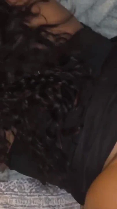 Üvey anne sikilirken eski sevgilisiyle sohbet ediyor | Klip 1