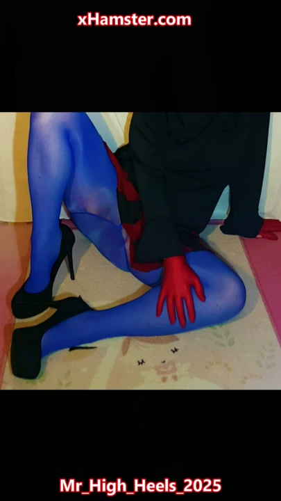 Mavi ve siyah. V3 HK