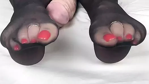 Bayan olgun ayaklar siyah hold ups içinde ayak tabanlarını ve ayak parmaklarını tüm ayaklarını gösteriyor. Bölüm 1