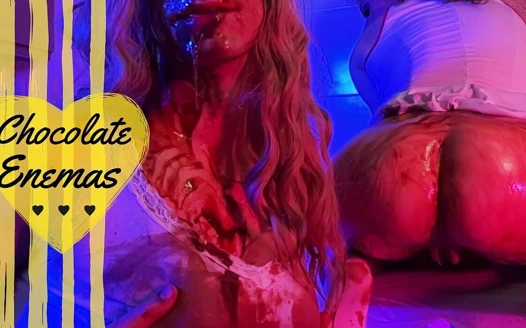 Kadın kılıklı lezbiyen için çikolatalı lavman