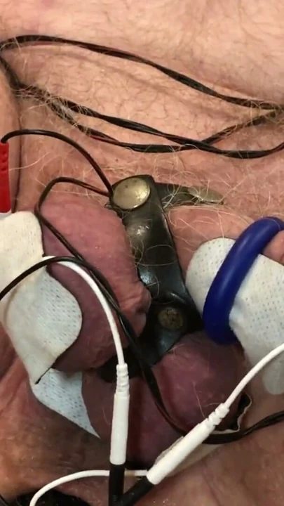 Kasıklarım estim nabzı ve kıçımda büyük bir dildo yüzünden seğiriyor. Elleri serbest orgazm. | Bölüm 1