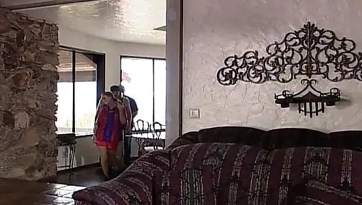 Bu büyük memeli hatun üçlü grupta çifte sikiliyor