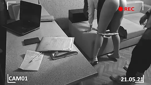 Yönetmen yaramaz bir öğrenciye şaplak atmış