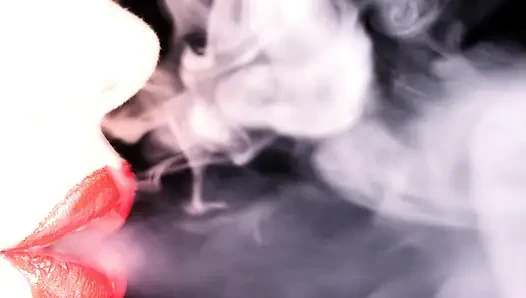 4k dudak parlatıcısı uygulama ve sigara içme ve tükürme fetişi
