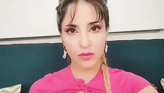 Selam bebeğim! Beni ziyarete gelen komşumu beklerken yaptığım bir video bırakıyorum!