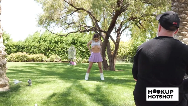 Bts - Jesse Pony açık havada fotoğraf çekiminde neredeyse çıplak poz ediyor!