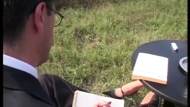 Секс Втроем В Сарае С Белым И Черным Петухом