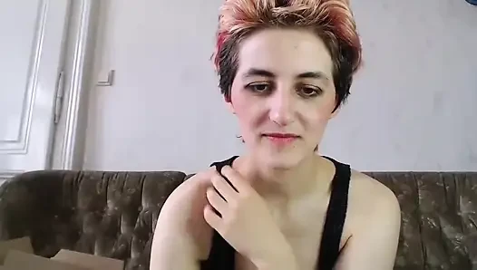 Seksi elbiselerin kutularını açıyor canlı