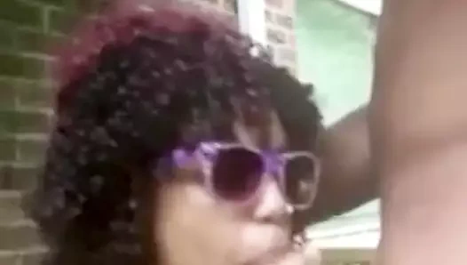 Büyük memeli zenci sürtük yarak emiyor Yüzüne kalın boşalıyor !!