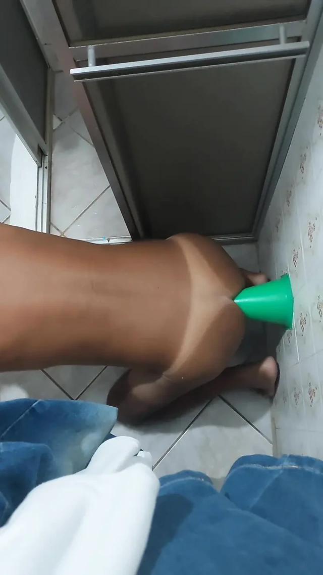 Ladysilva büyük dildoyla anal mastürbasyon yapıyor, götümü kırdırmayı seviyorum