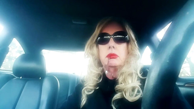 SARıŞıN OLGUN BAYAN ROMAN ARABADA DAHA FAZLA SIGARA IÇIYOR 120 MENTOL