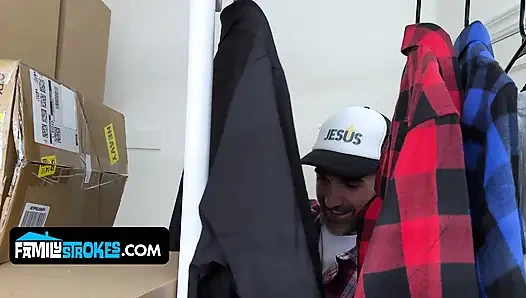 Sapık üvey amca en iyi arkadaşının yardımıyla geri dönüyor ve Aria Banks'ı bozuyor