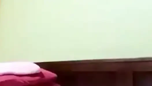 Biraz konuşuruz, sonra şehvetimizi serbest bıraktırmak için video seks yaparız
