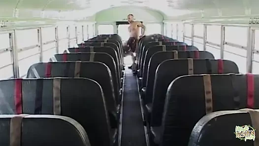 Ben otobüsün arkasında bu sıska göt çok sert