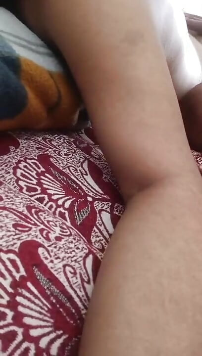 Oğlan bakire kızı vücut masajıyla seks için etkiliyor