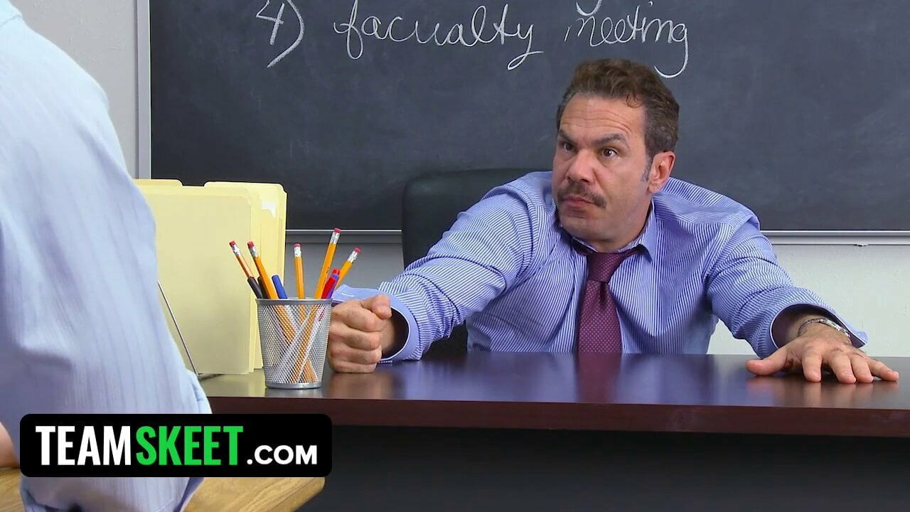 Muhteşem latina genç verir öğretmen bir oral seks