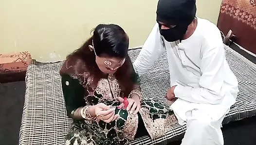 Hint Desi Yenge Arkadaş Ki Shaadi Pye Jani Si Pehla Devar Ka Lund Mu Mai Dal Ke Chupy Laga Pani Nikal Diya Desi Seks Hintçe Ses