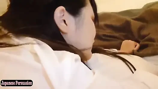Saf görünümlü ve son derece hassas, minyon ince güzellik unutulmaz bir özel izlenim bırakıyor