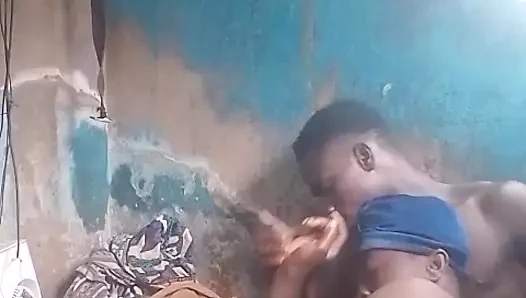 Büyük memeli kız beni ziyarete gidiyor