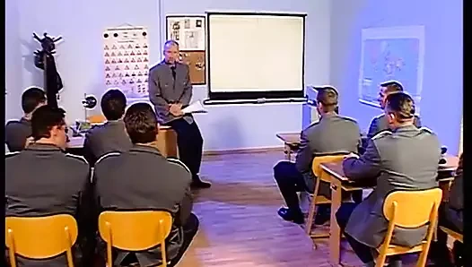 Polis dersi çıldırıyor