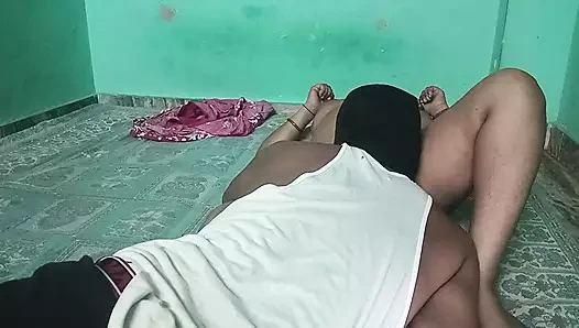 Telefonda bir adamla konuşurken karısını nasıl terkeder