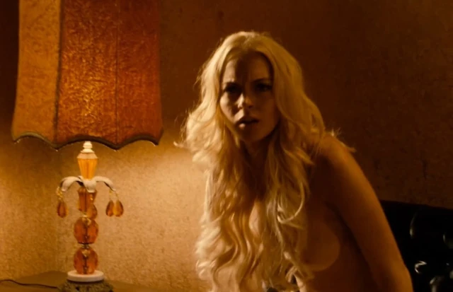 Lindsay lohan üstsüz in pala scandalplanetcom