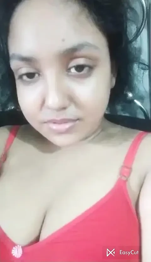 Горячая сексуальная дези трахает себя дома