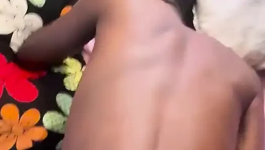 İnce zenci sikişi çok iyi ıslak amcık